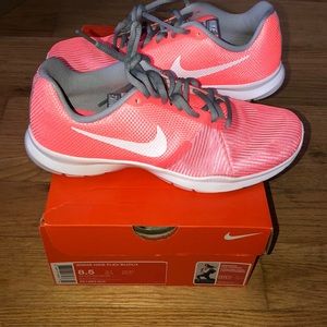 BNWB Nike Flex Sneakers